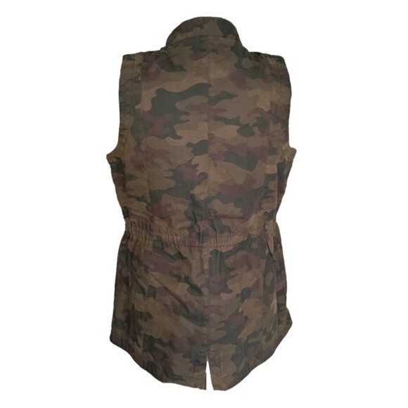 Old Ranch | NWT Women's Camo Denim Barnwell Vest - Size M - Picture 3 of 9